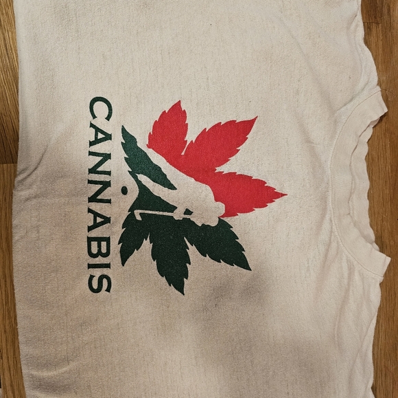 Efforts Hempwear Team Canada inspired tshirt - Picture 3 of 3